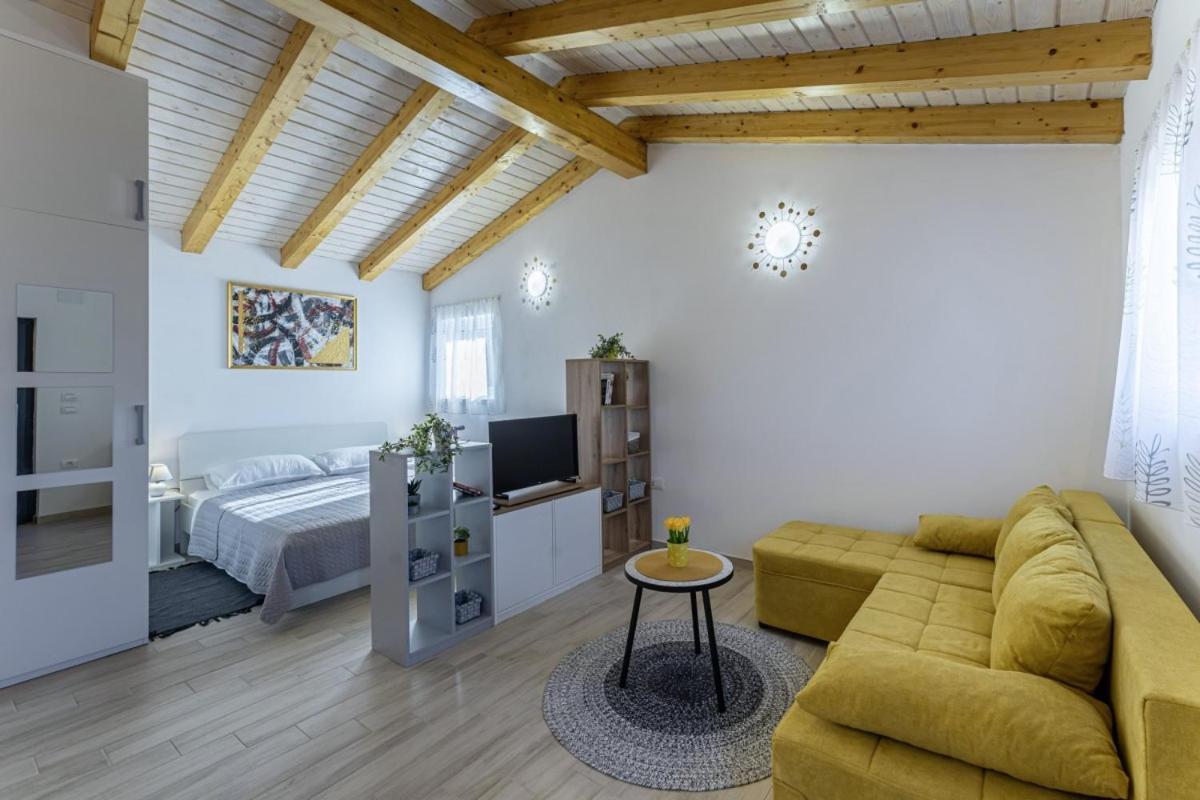 Modean In Pula - Haus Fuer 2-3 Personen Vila Exterior foto
