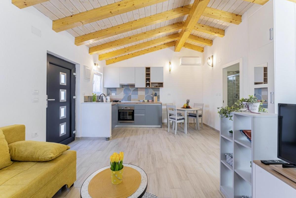 Modean In Pula - Haus Fuer 2-3 Personen Vila Exterior foto